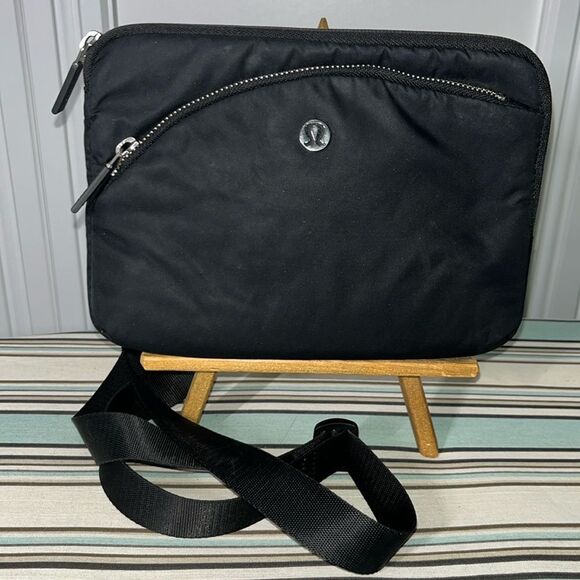 Lululemon Curved Lines Crossbody Bag - Picture 1 of 7